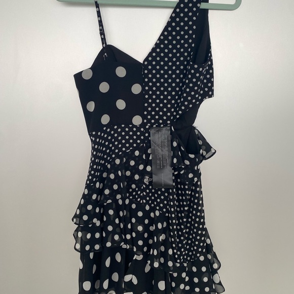 REVOLVE BCBG maxAzria Dress mini Sz 6 Black and white - Picture 4 of 8